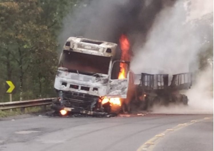 Caminh O Pega Fogo Na Serra Da Santa Em Pouso Redondo Rede Vale Norte