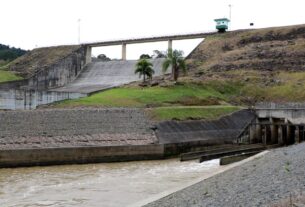 Alto Vale registra mais de 100 milímetros de chuva em diversas cidades nas últimas 12 horas e barragens são fechadas