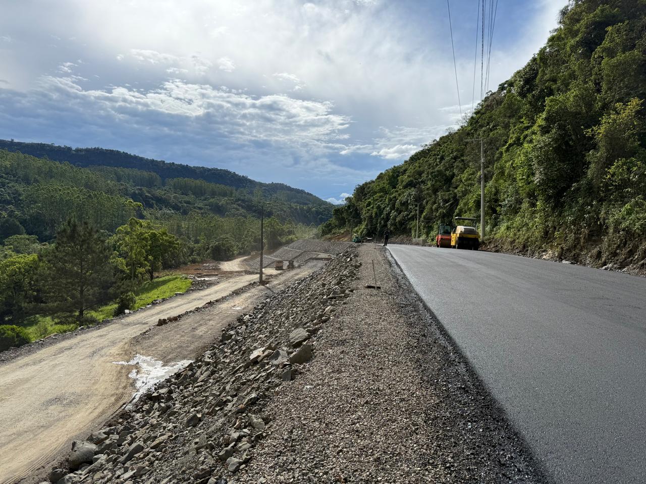 Obras de sobrelevação na SC-350 em Rio do Sul entram em fase final