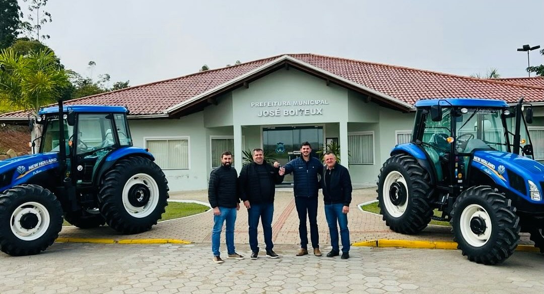 Dois novos tratores reforçam a agricultura de José Boiteux