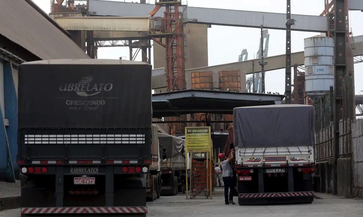 Senado Federal aprova PEC que garante locais de descanso a motoristas profissionais