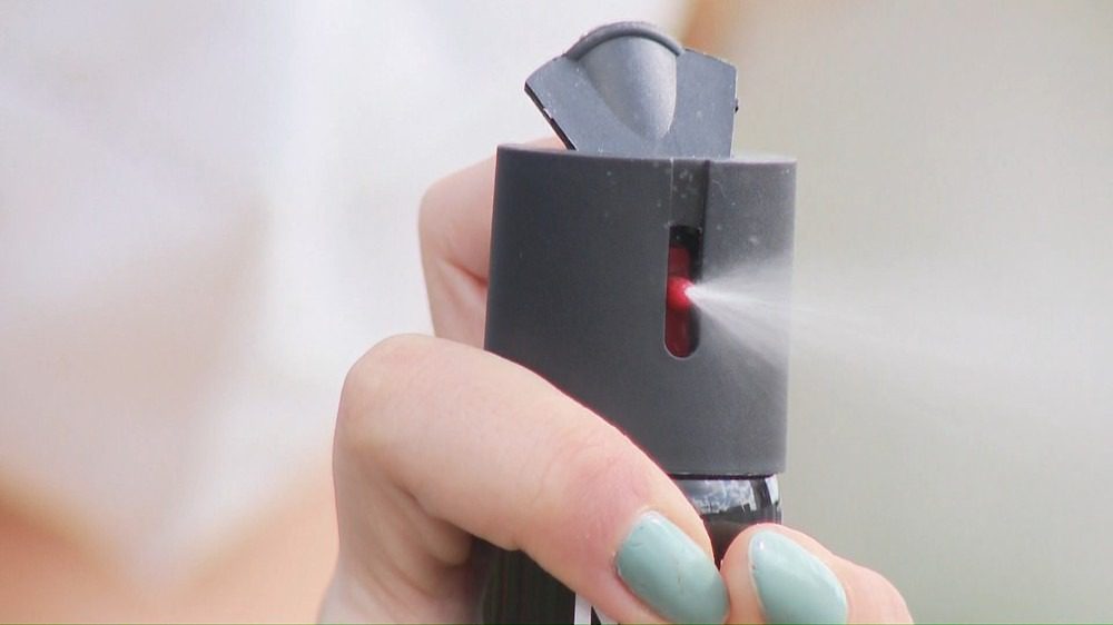 Câmara aprova venda de spray de pimenta para autodefesa de mulheres acima de 16 anos