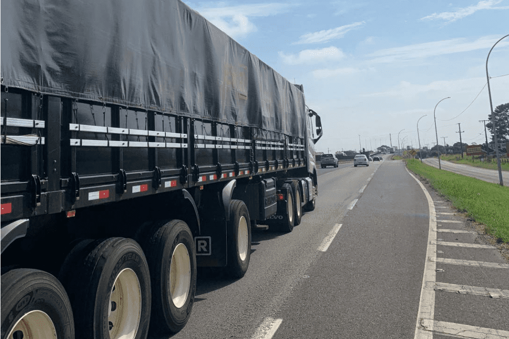 Polícia Rodoviária Federal monitora possível greve dos caminhoneiros