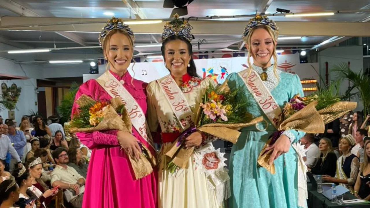 Maria Júlia Branco da Silveira é eleita Rainha da 36ª Festa Nacional do Pinhão