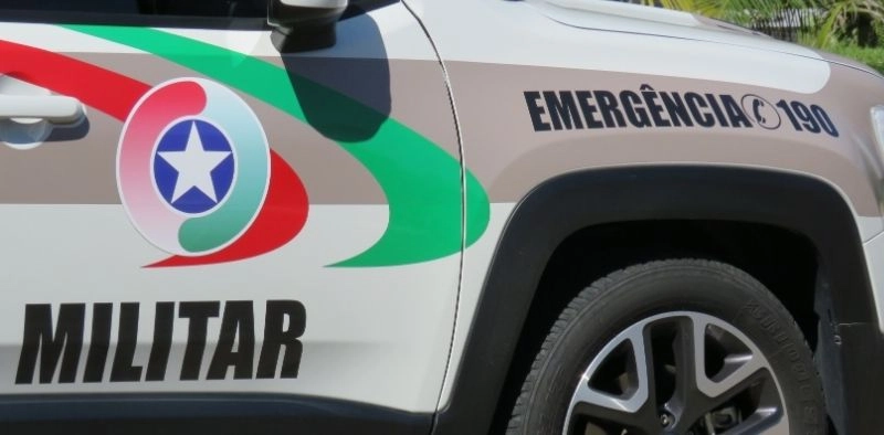 Grávida é enforcada e espancada pelo companheiro na frente dos filhos em Jaraguá do Sul