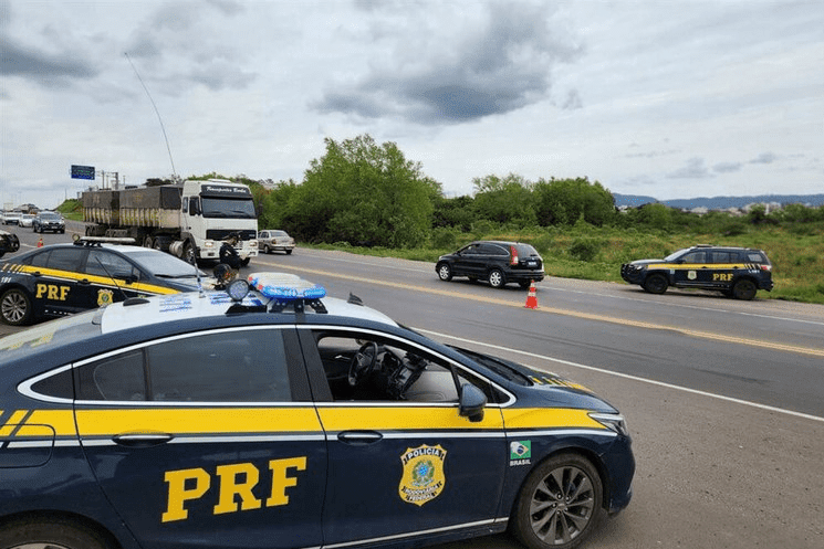 Justiça proíbe bloqueio de rodovias e acessos a portos no Litoral Norte