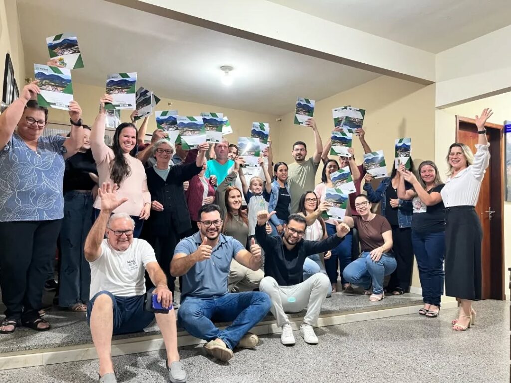 Apiúna entrega 30 novas matrículas de imóveis para moradores do bairro Margem Esquerda