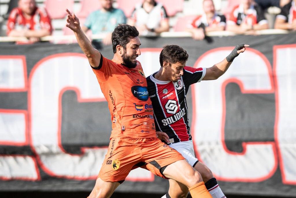 Santa Catarina reage no segundo tempo, mas sofre derrota para o Joinville na Arena