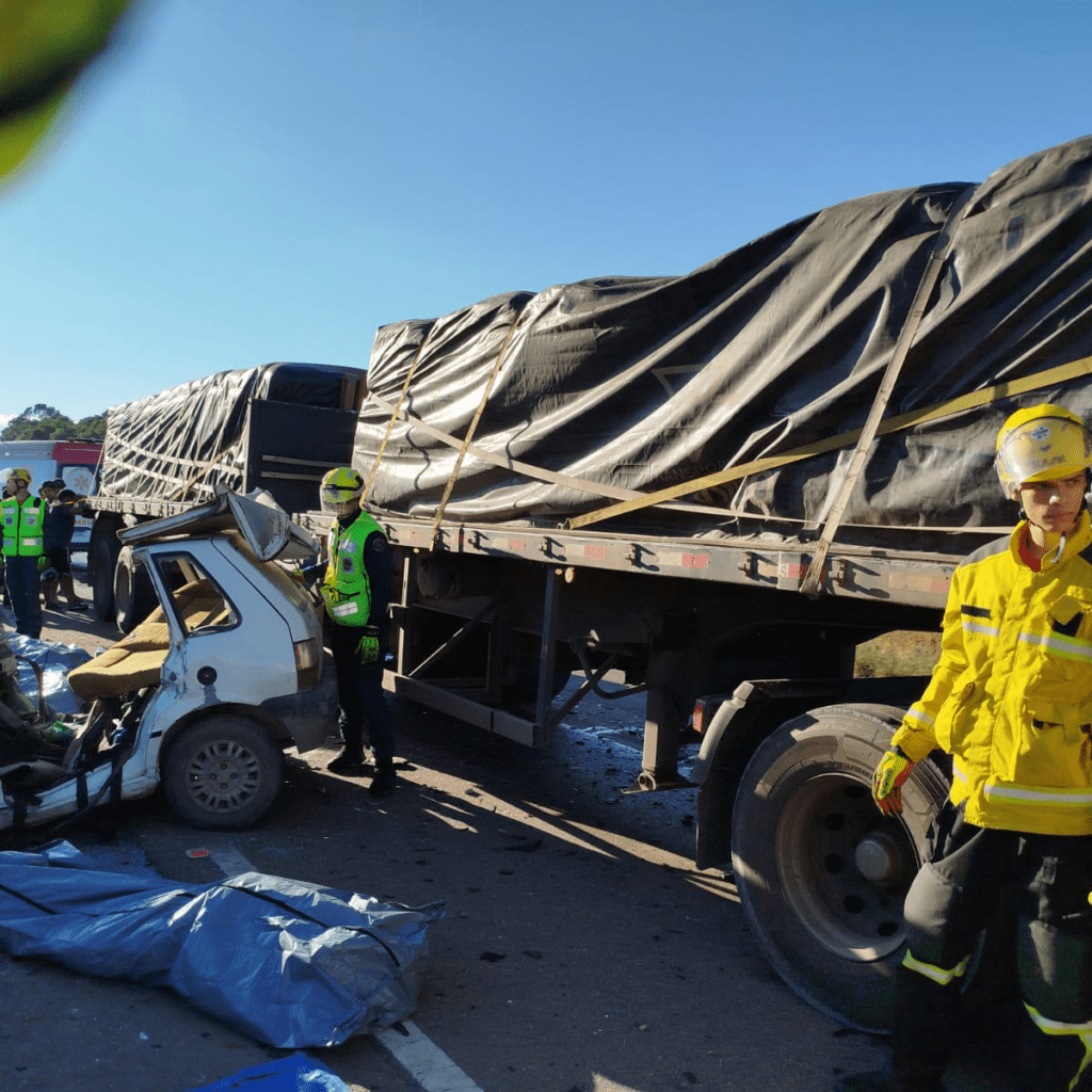 Grave acidente na SC-110 deixa cinco mortos na manhã deste sábado