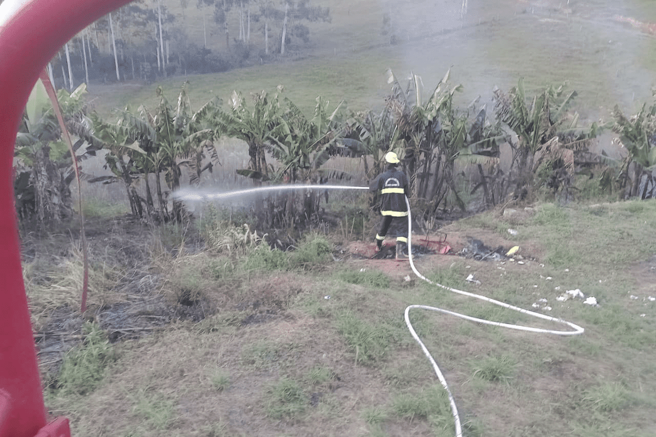 Bombeiros Voluntários de Presidente Getúlio atendem dois incêndios nesta segunda-feira