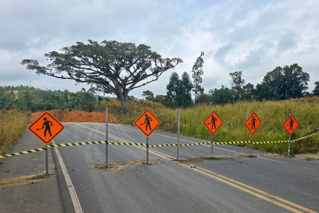 Serra do Tucano é totalmente interditada após alerta de risco de deslizamento