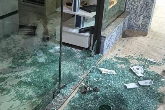 Quadrilha usa carro furtado para assaltar relojoaria em Rio do Oeste e acaba interceptada em Joinville