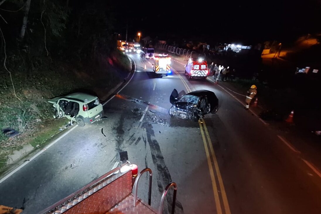 Acidente entre dois carros deixa um morto e um ferido grave em Ibirama
