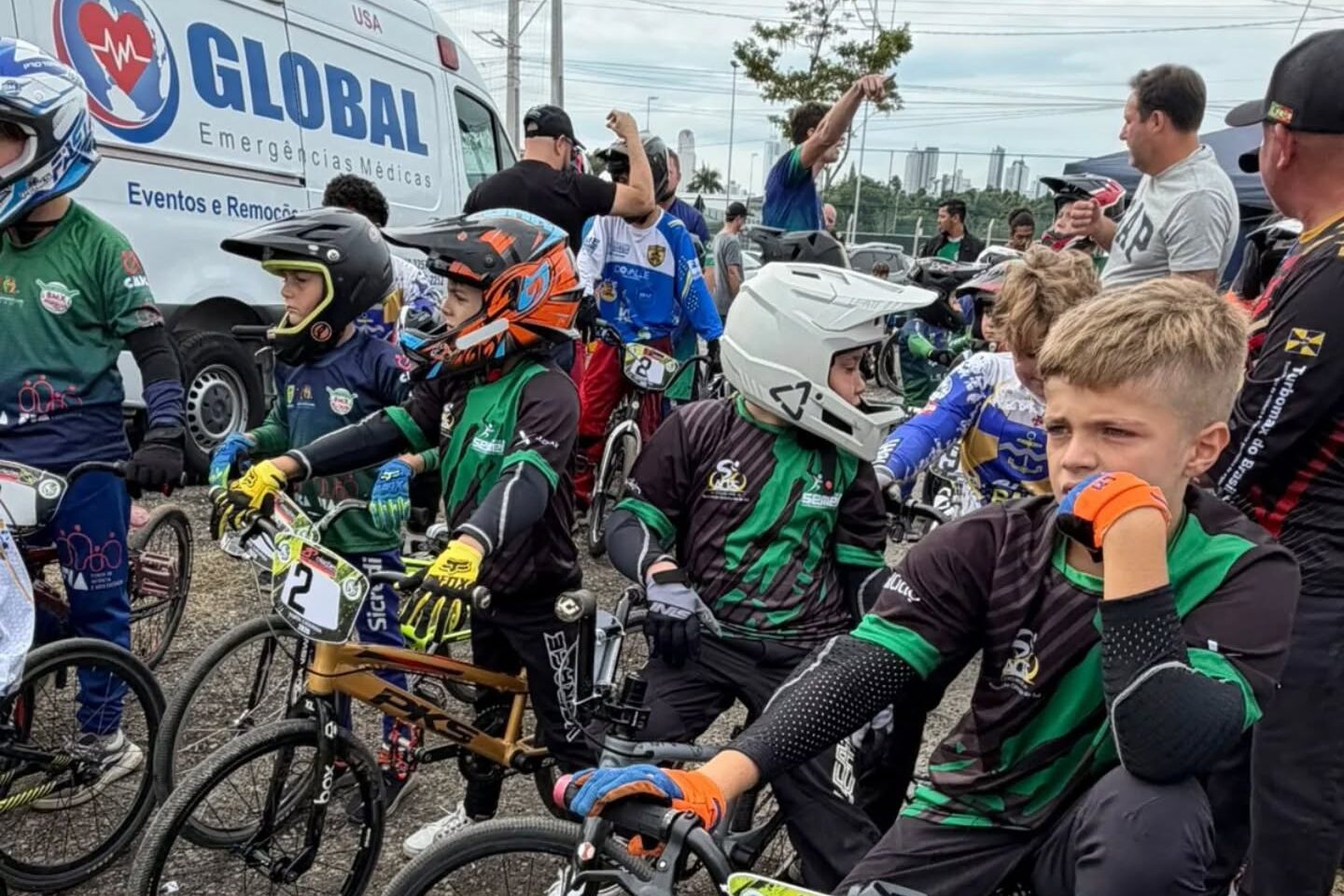 BMX de Rio do Sul brilha em Balneário Camboriú e conquista seis medalhas no Catarinense