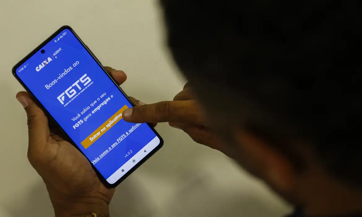 Trabalhadores já podem usar saldo do FGTS para pagar dívidas do Desenrola Brasil