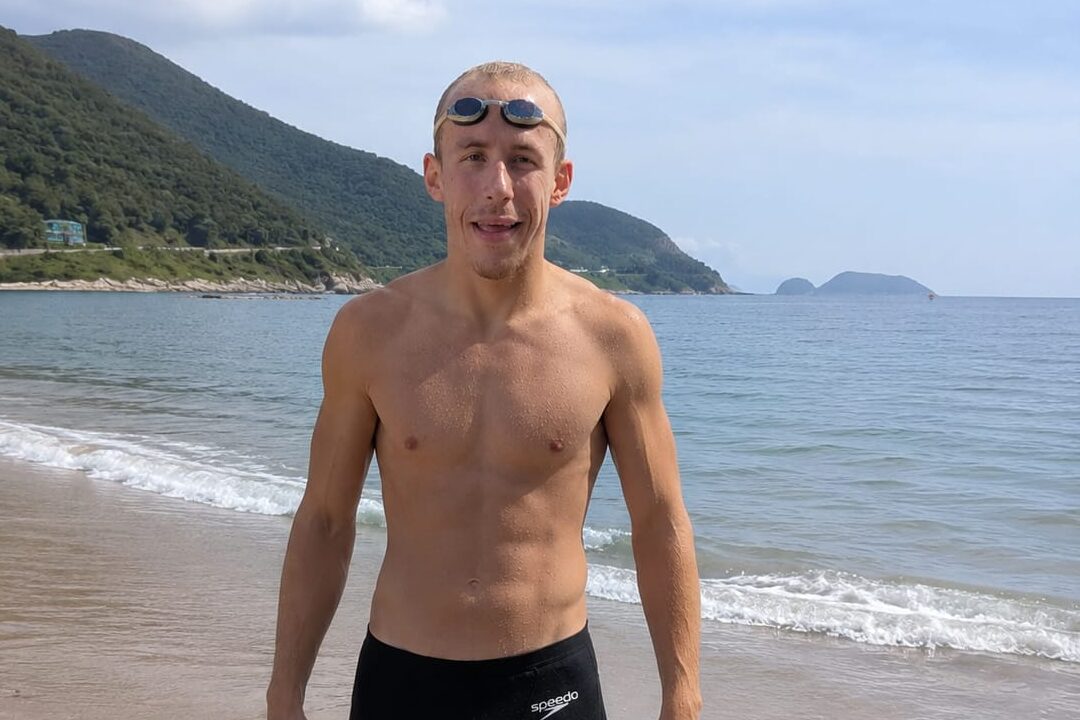 Nadador paralímpico Nelson Junior retorna às águas abertas em desafio de 14km na Ilha de Anhatomirim