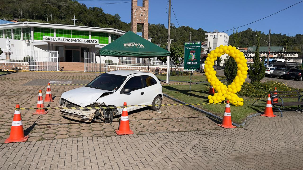 Maio Amarelo: DEMUTRAN de Ibirama promove ação de conscientização com simulação de acidente