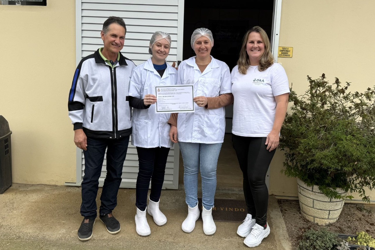 Serviço de Inspeção Municipal entrega certificação à Granja Barbetta em Presidente Getúlio
