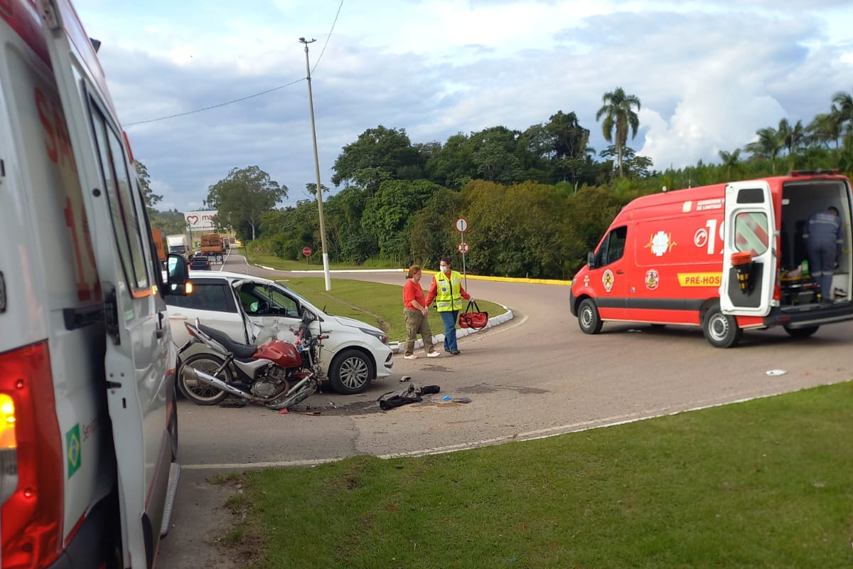 Grave acidente entre carro e moto é registrado na BR-470, em Ibirama
