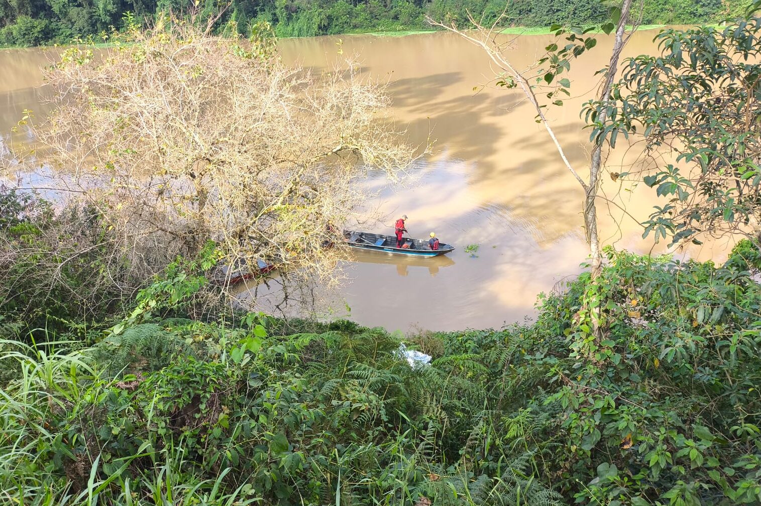 Carro cai em rio em Ibirama e deixa dois mortos