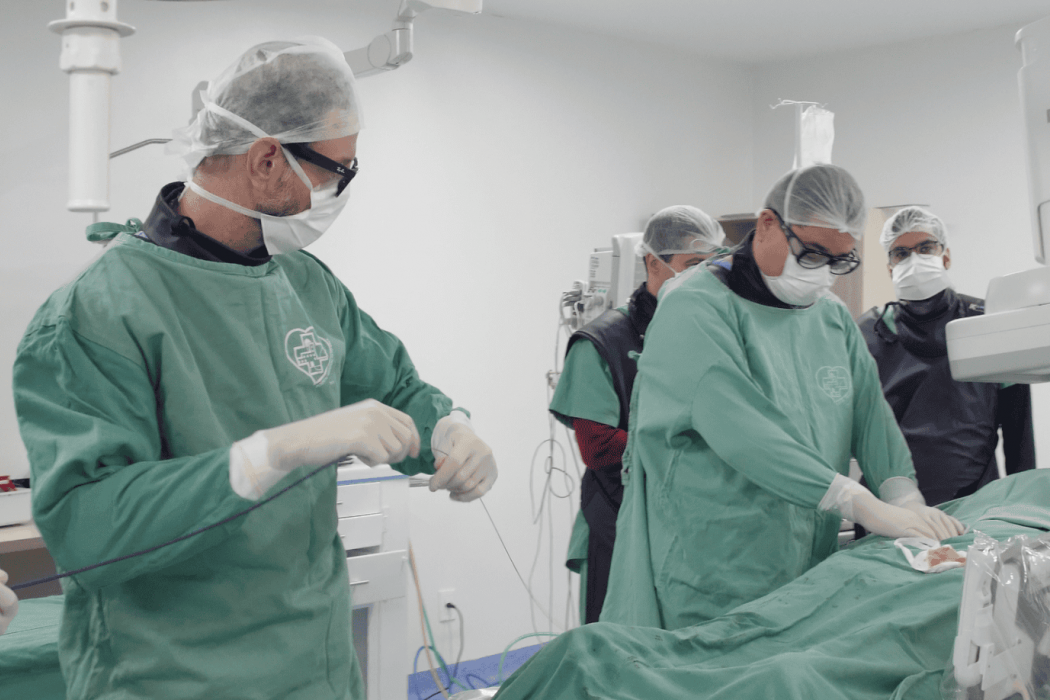 Hospital Regional Alto Vale realiza pela primeira vez procedimento de fechamento de FOP