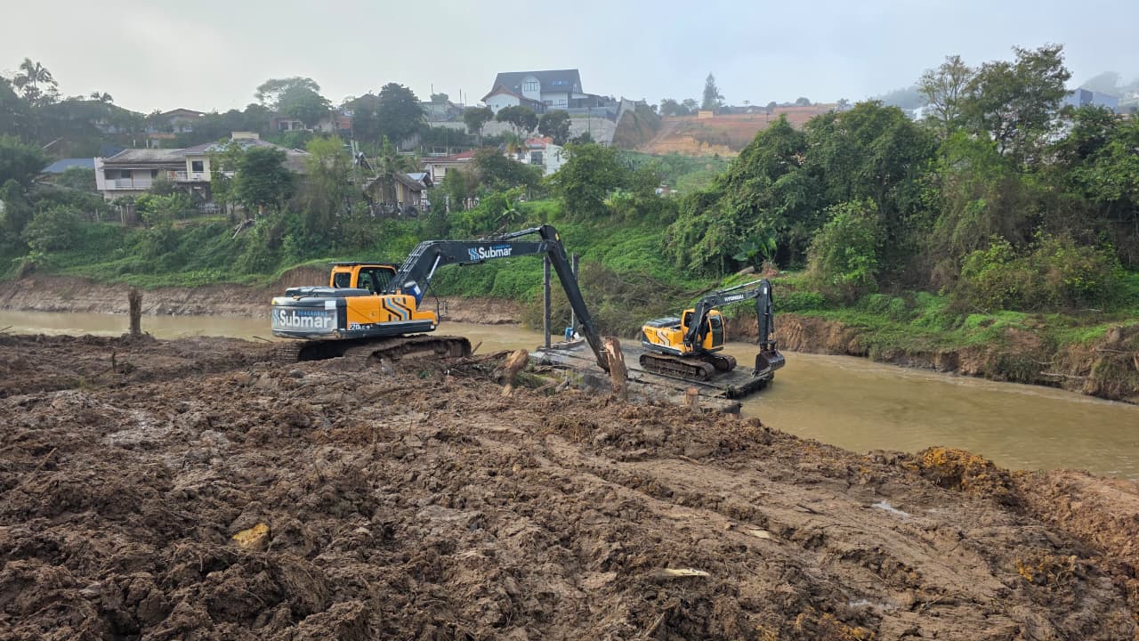 Defesa Civil de SC inicia desassoreamento do Rio Taió e amplia ações de prevenção a cheias