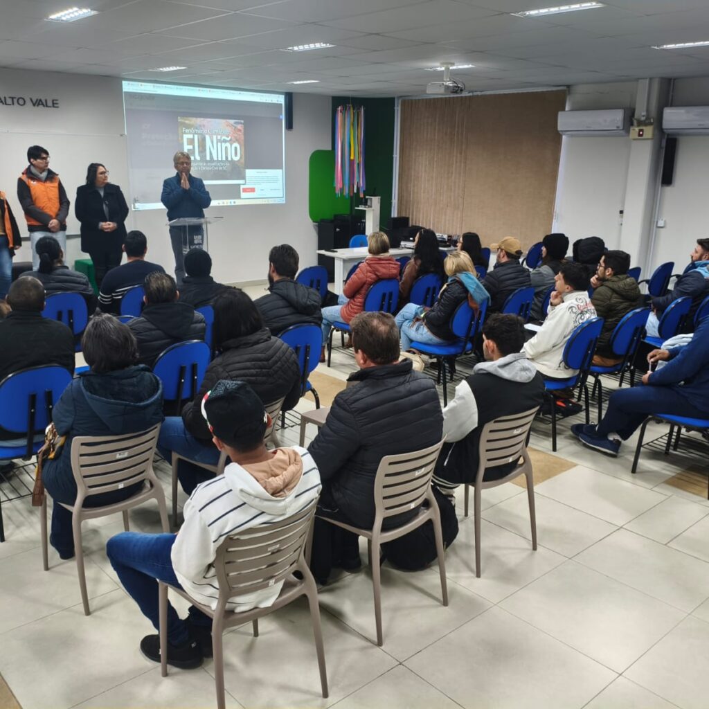 Curso para Voluntários da Defesa Civil inicia com participação de 100 pessoas na Udesc Alto Vale