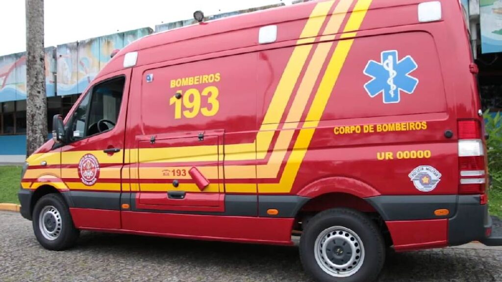 A imagem atual não possui texto alternativo. O nome do arquivo é: Prefeito-entrega-viatura-ao-corpo-de-bombeiros-e1782309519903.jpeg