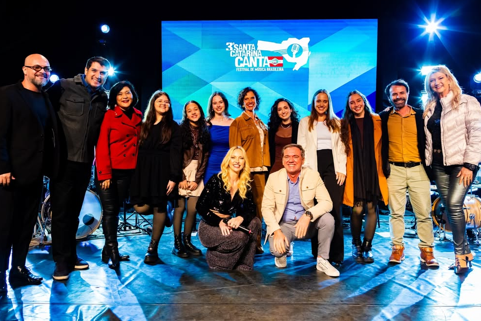 Ibiramense Raiana Milena conquista vaga na semifinal do Santa Catarina Canta e leva o nome do município ao cenário estadual