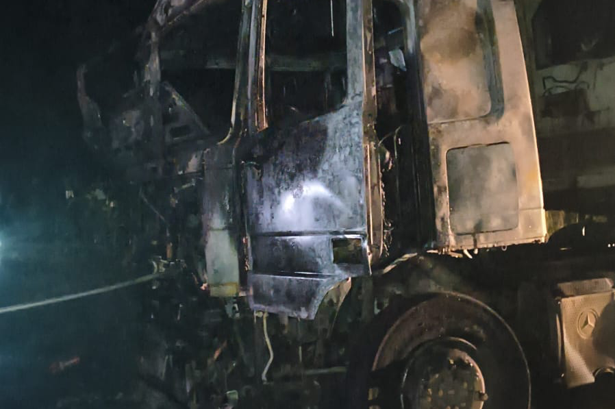 Caminhão pega fogo na BR-470 e mobiliza Bombeiros Voluntários de Ibirama