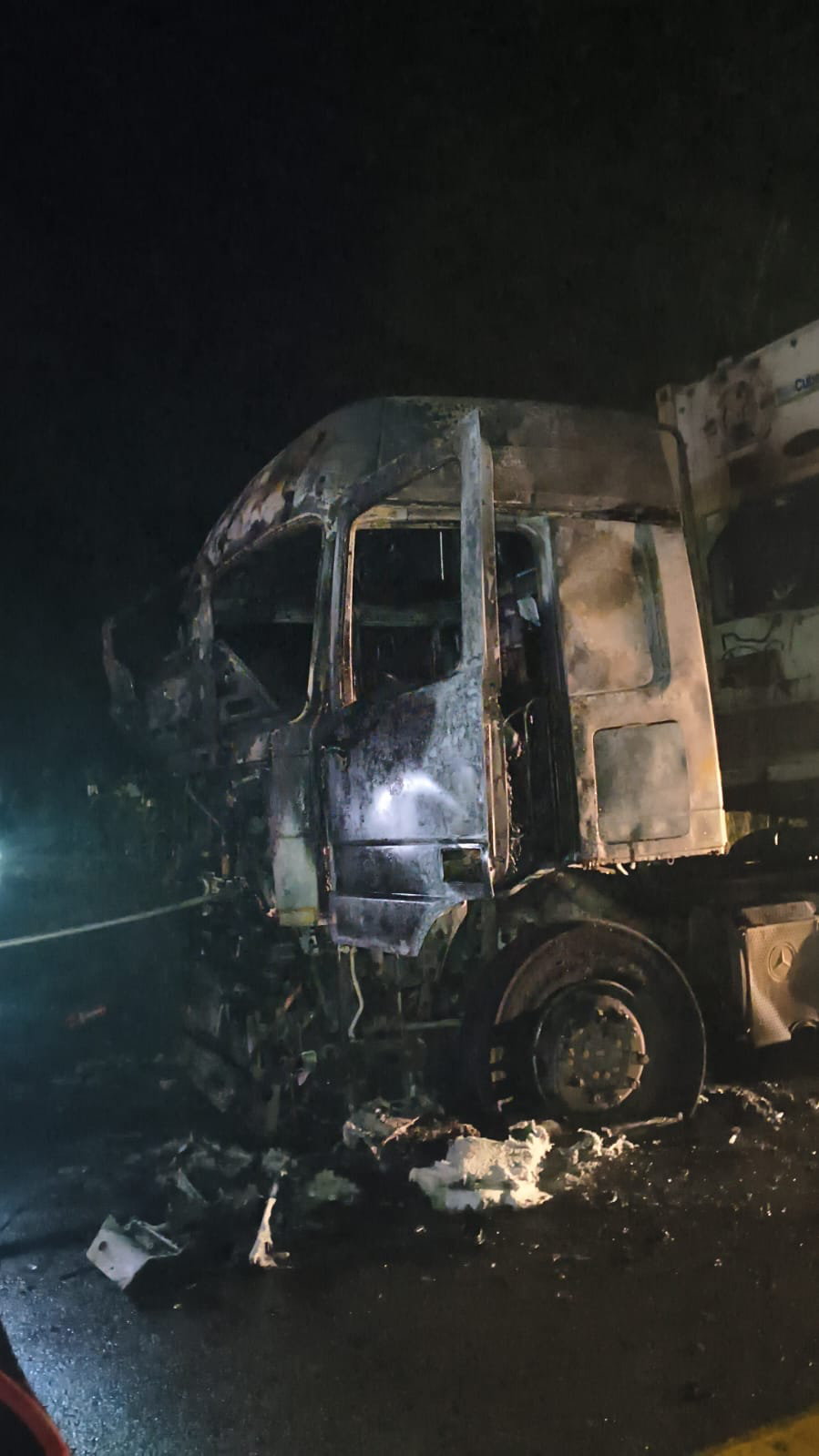 Caminhão pega fogo na BR-470 e mobiliza Bombeiros Voluntários de Ibirama