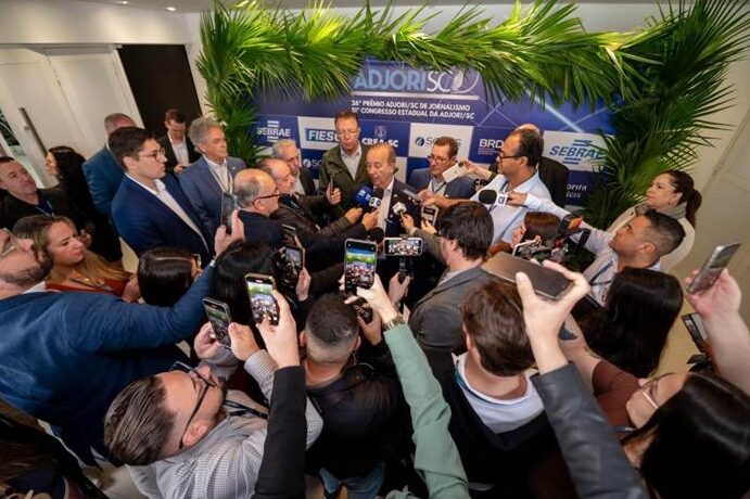 Encontro nacional reúne imprensa de oito estados em Santa Catarina         