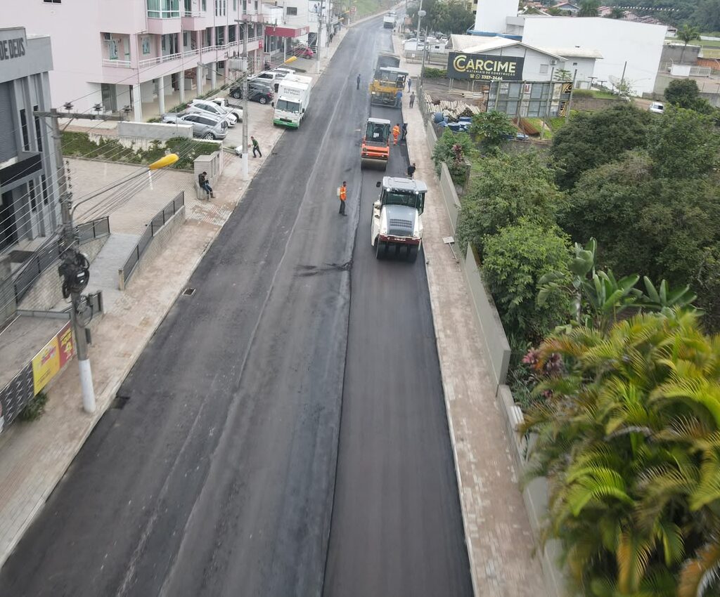 Com investimentos superiores a R$ 18,7 milhões, Ibirama acelera obras de pavimentação e revitalização urbana em diferentes regiões do município