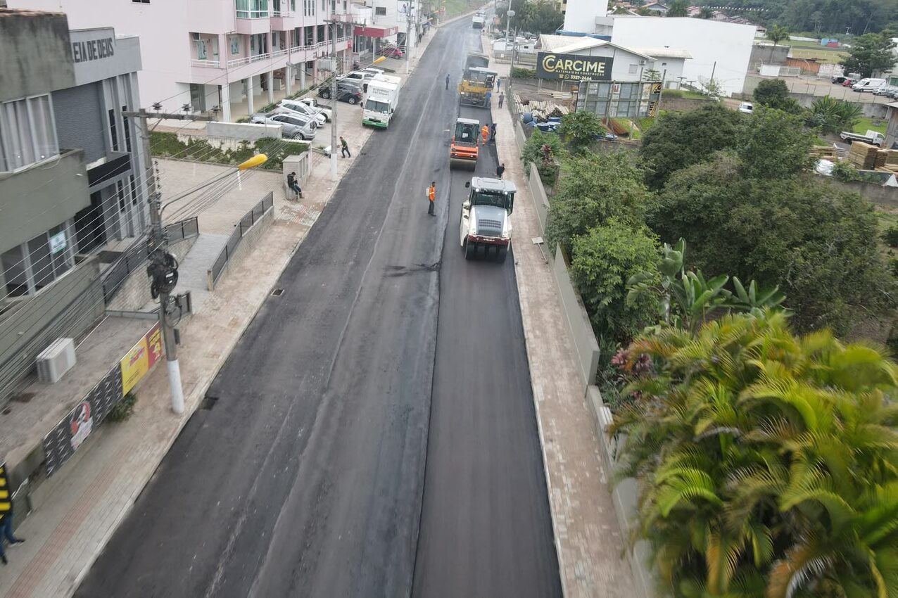 Com investimentos superiores a R$ 18,7 milhões, Ibirama acelera obras de pavimentação e revitalização urbana em diferentes regiões do município