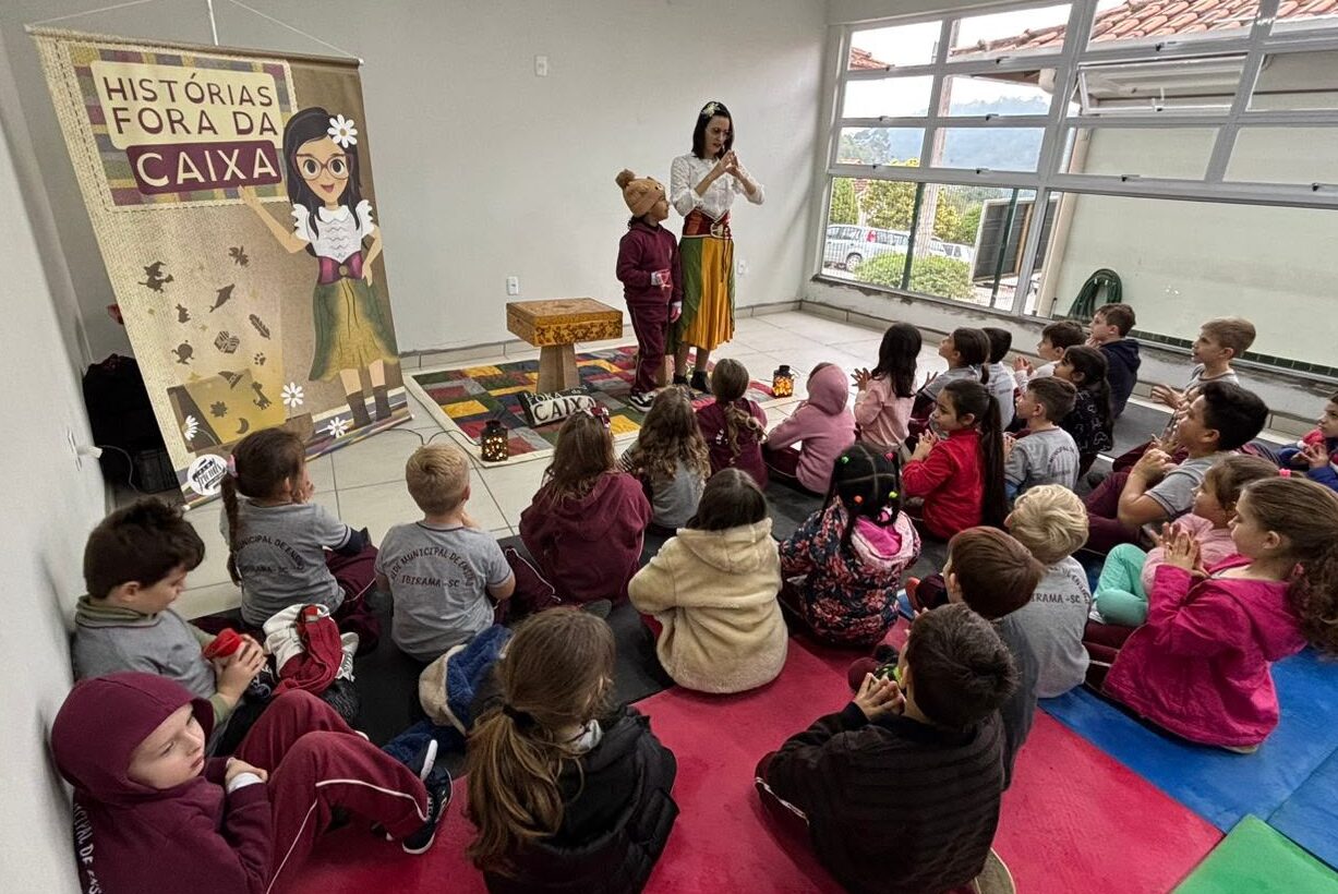 Ibirama: projeto de acesso democrático à literatura infantil leva espetáculo gratuito a mais de mil estudantes