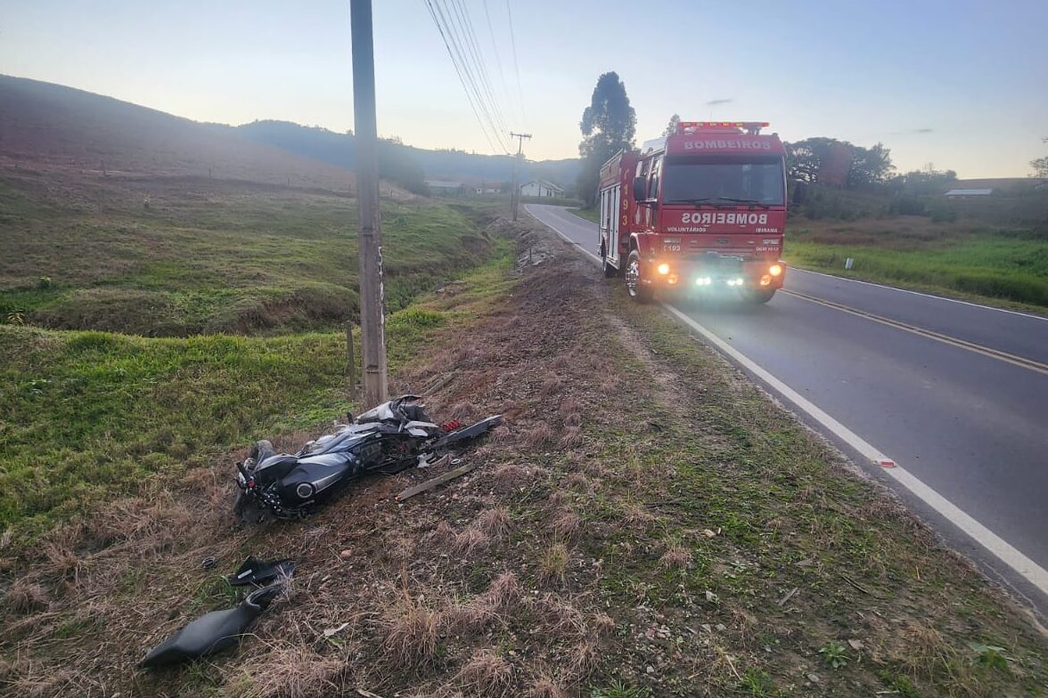 Motociclista de 22 anos fica ferido após queda de moto na SC-491, entre José Boiteux e Ibirama