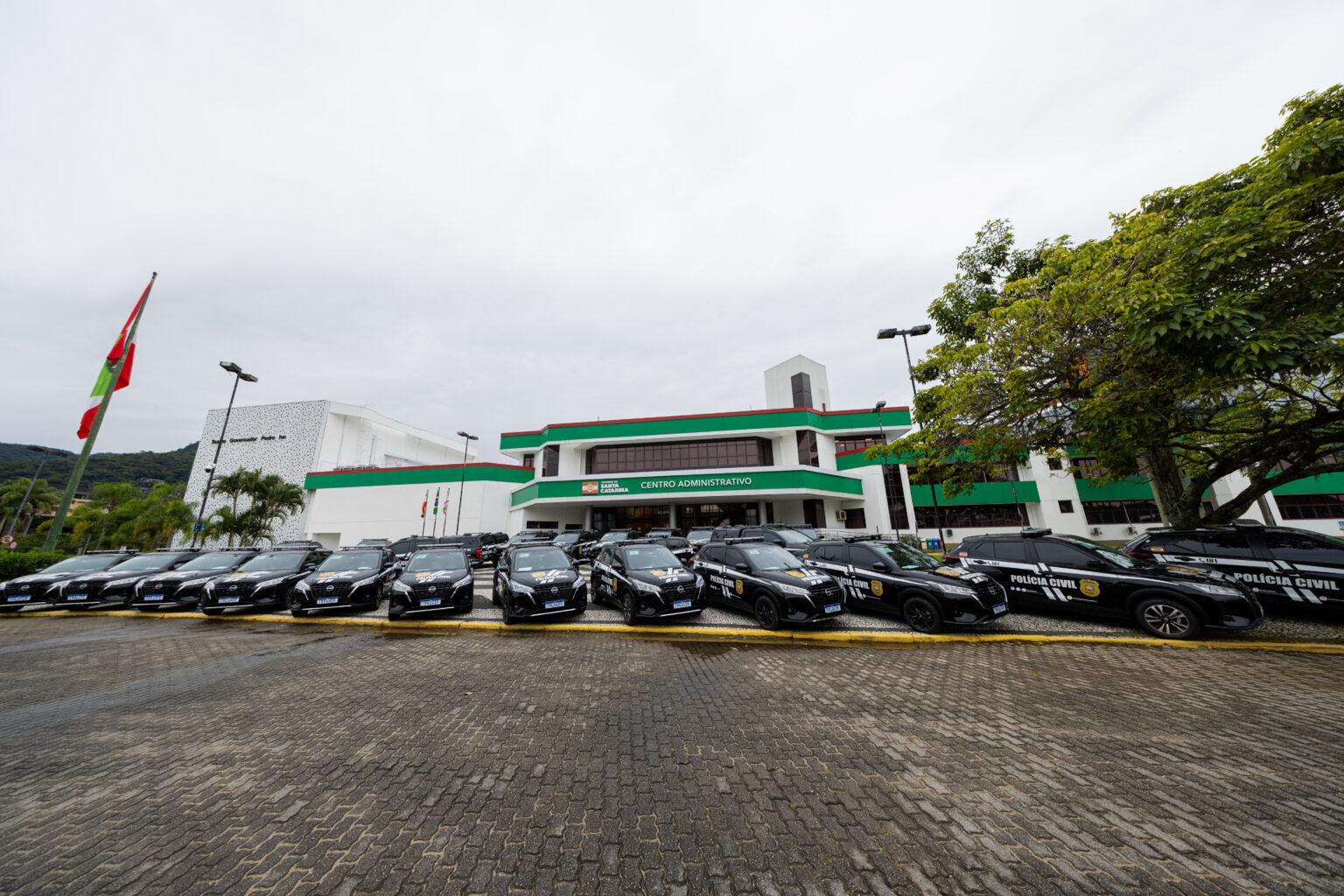 Polícia Civil de Santa Catarina recebe 65 novas viaturas e cria delegacia especializada