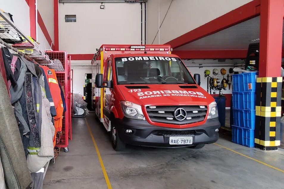 Colisão entre carro e caminhão deixa uma mulher ferida na SC-491, em José Boiteux