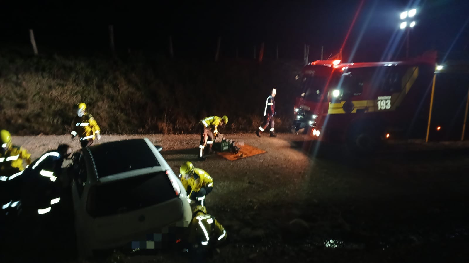 Idoso de 80 anos morre em grave colisão entre carro e caminhão em Rio do Campo