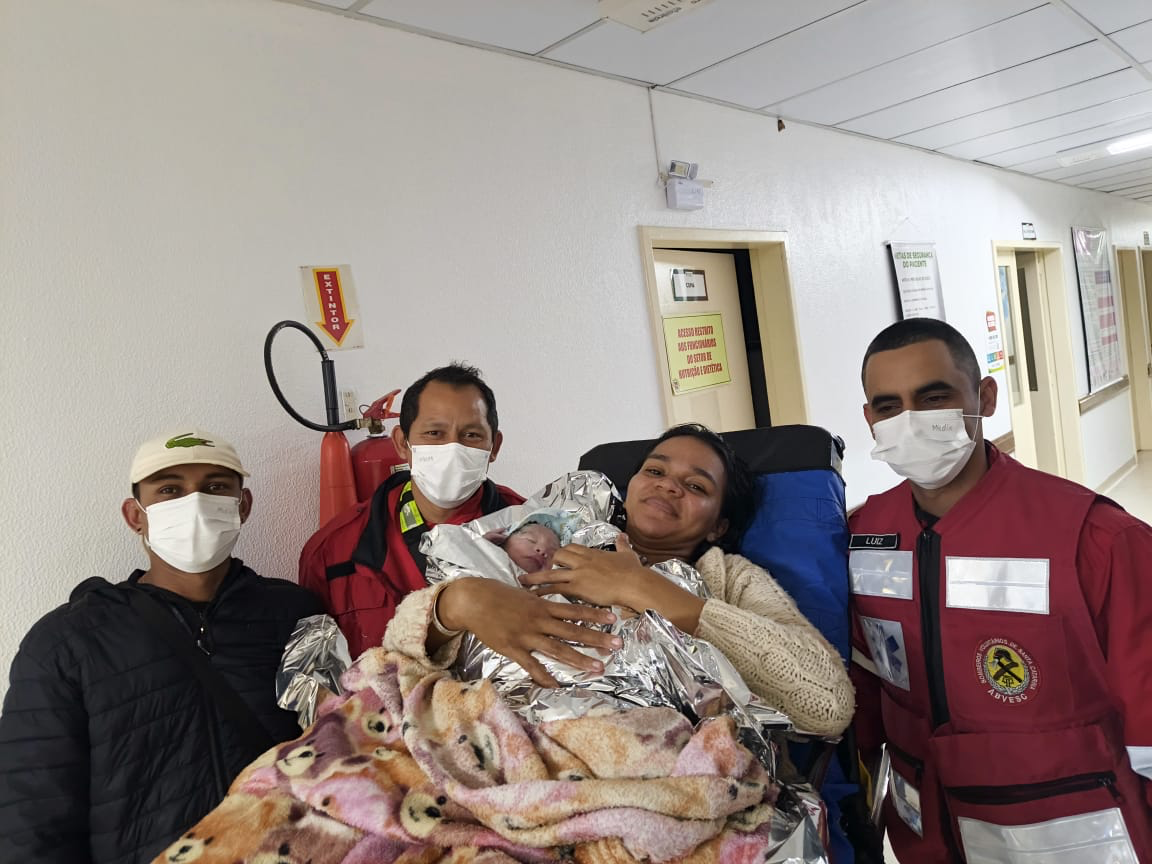 Bombeiros atendem mãe e recém-nascido após parto em residência em Presidente Getúlio