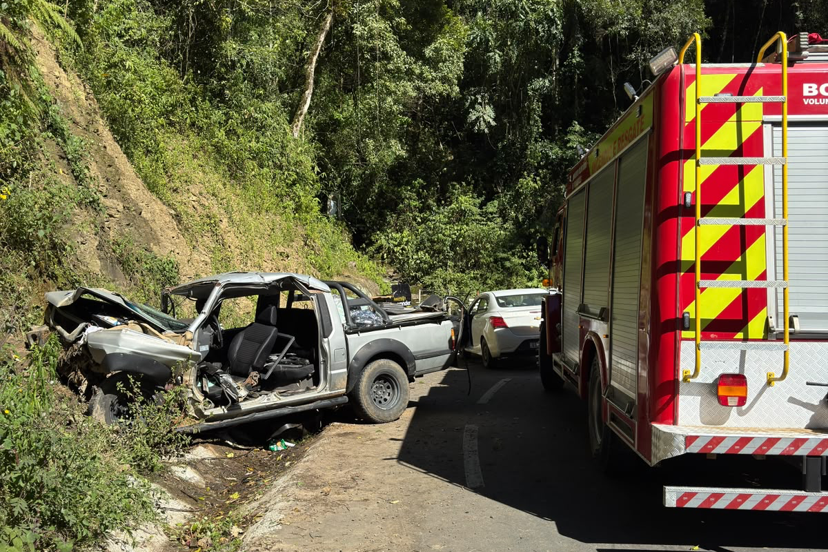 Bombeiros Voluntários de Vitor Meireles e Presidente Getúlio atuam em conjunto no resgate de cinco vítimas de acidente na SC-340