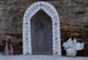Imagem de Nossa Senhora Aparecida desaparece de gruta e causa comoção em Dona Emma