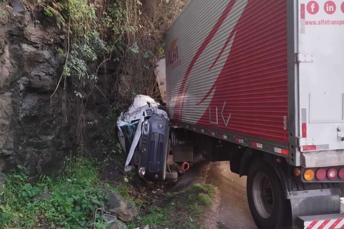 Acidente entre quatro veículos deixa feridos e provoca interdição parcial na BR-470, em Rio do Sul