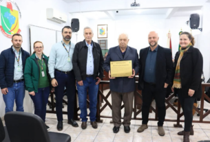 Câmara de Presidente Getúlio homenageia Cravil e presidente Harry Dorow com Moção de Aplausos
