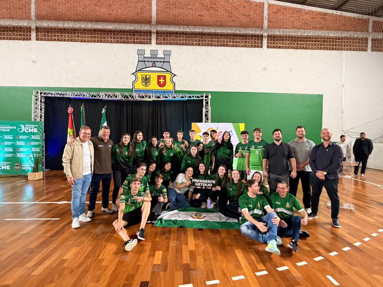 Presidente Getúlio abre oficialmente a OLESC com homenagem ao esporte e aos jovens atletas
