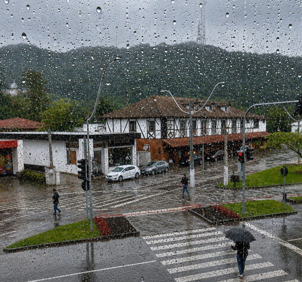 Defesa Civil alerta para temporais e chuva volumosa em Ibirama