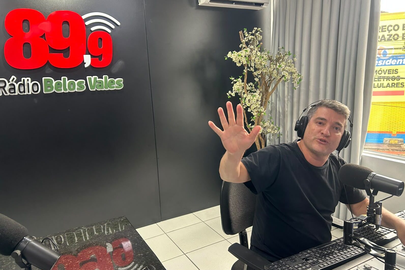 Serginho Silva reforça equipe da Rádio Belos Vales e leva quase 40 anos de história no rádio para a programação da tarde