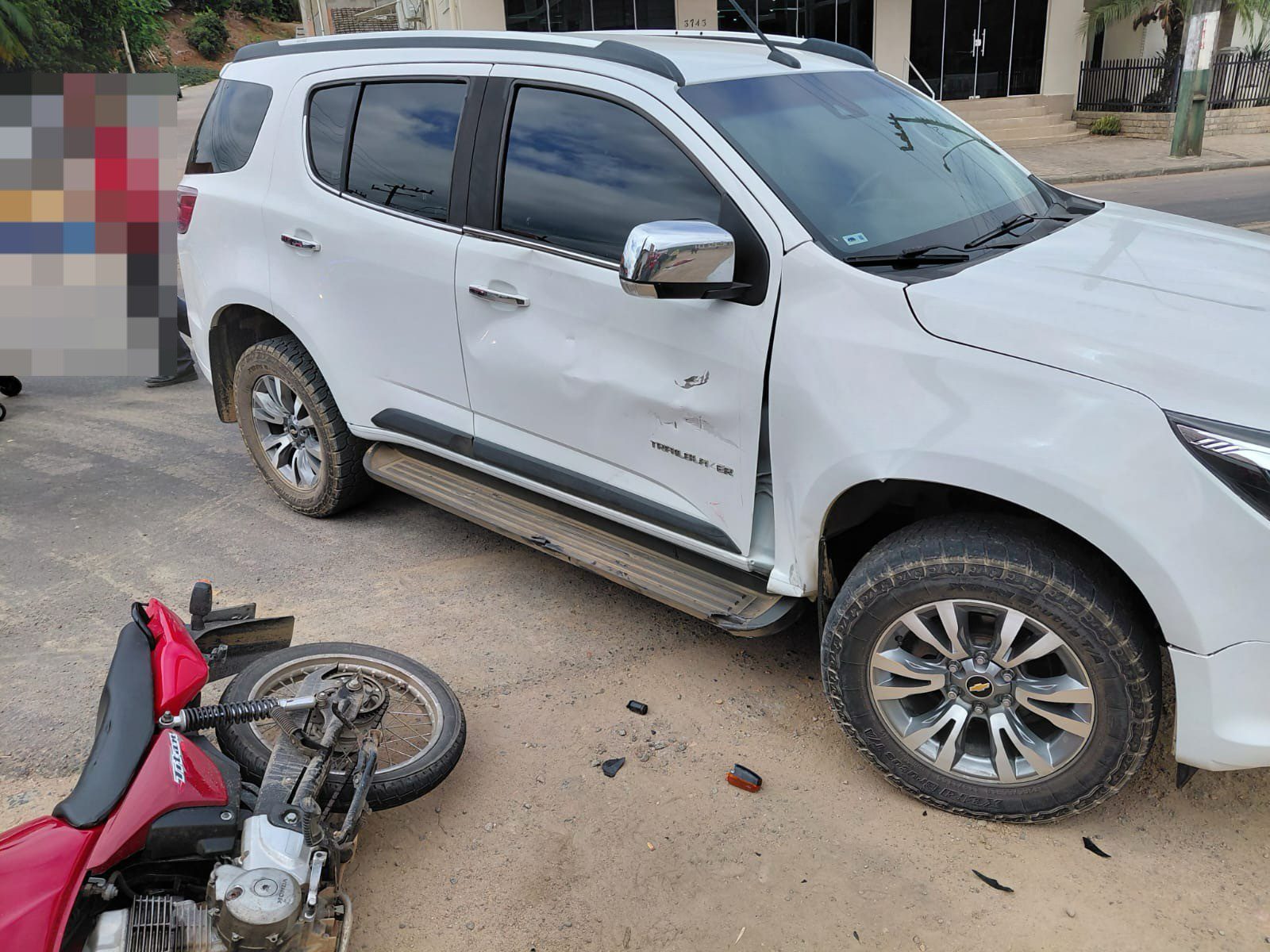 Colisão entre carro e moto deixa motociclista ferido em Presidente Getúlio