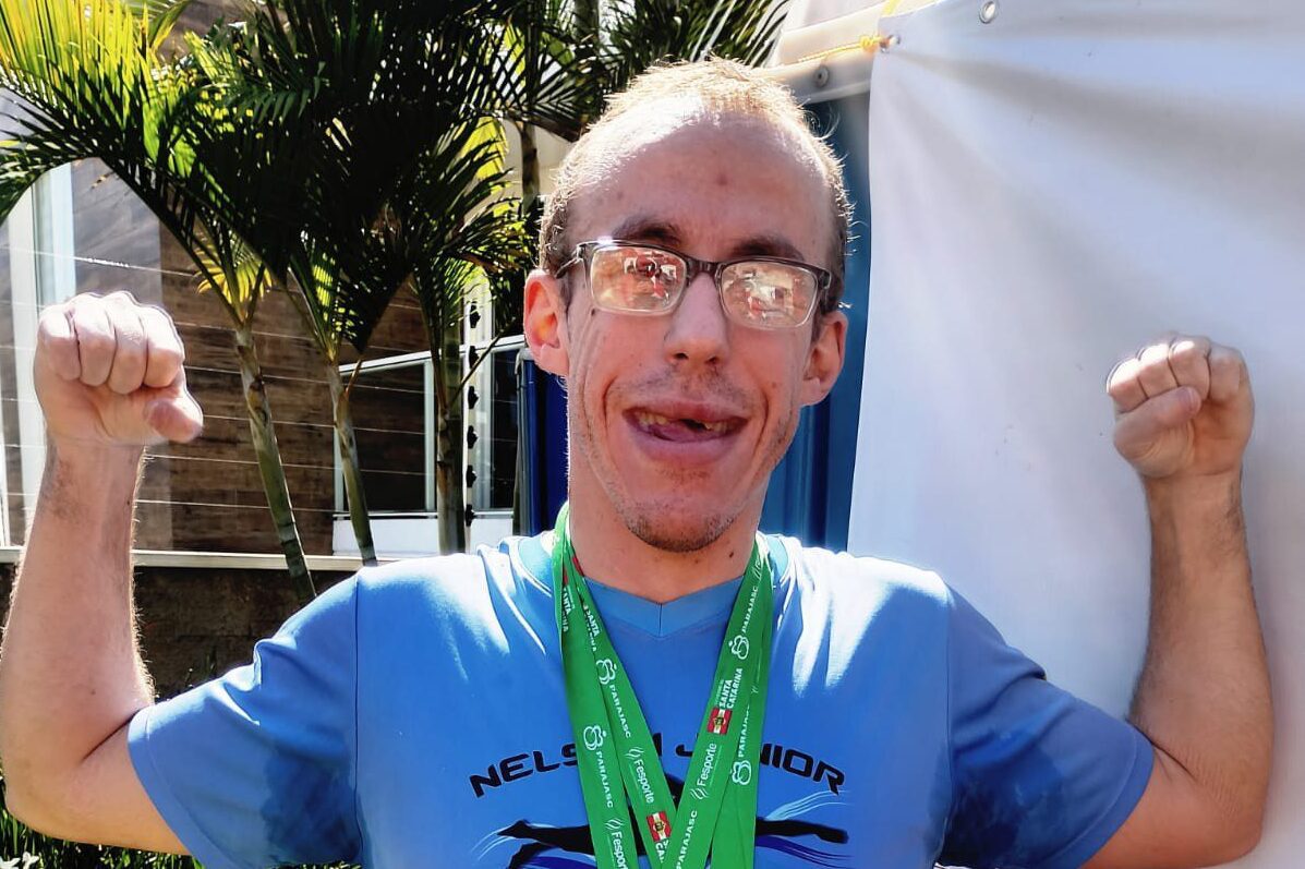Nelson Junior conquista duas medalhas no PARAJASC 2026 e busca esclarecimentos sobre inscrição e cronometragem