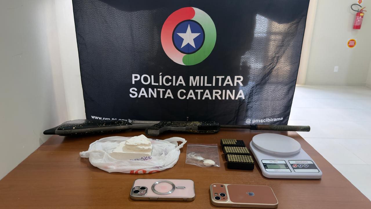 Casal é preso com cocaína, arma modificada e 134 munições em Ibirama